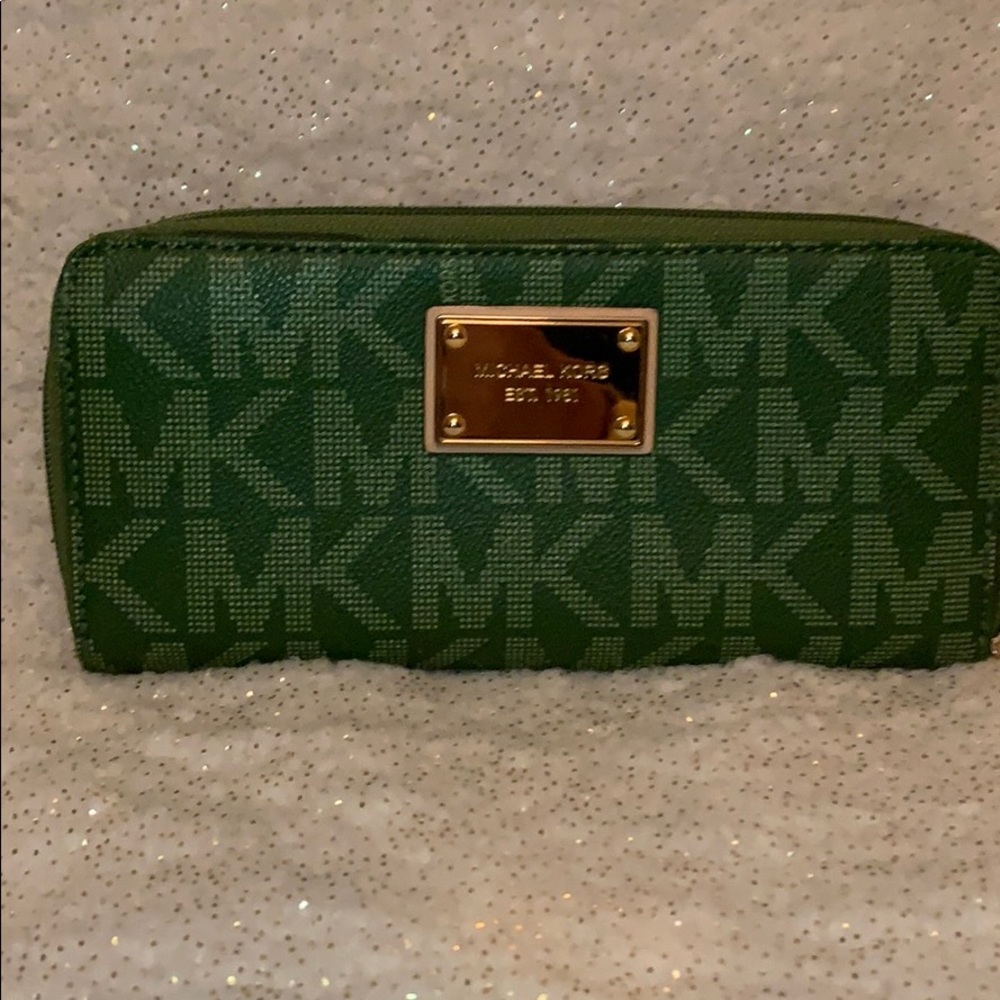 Green zippy wallet